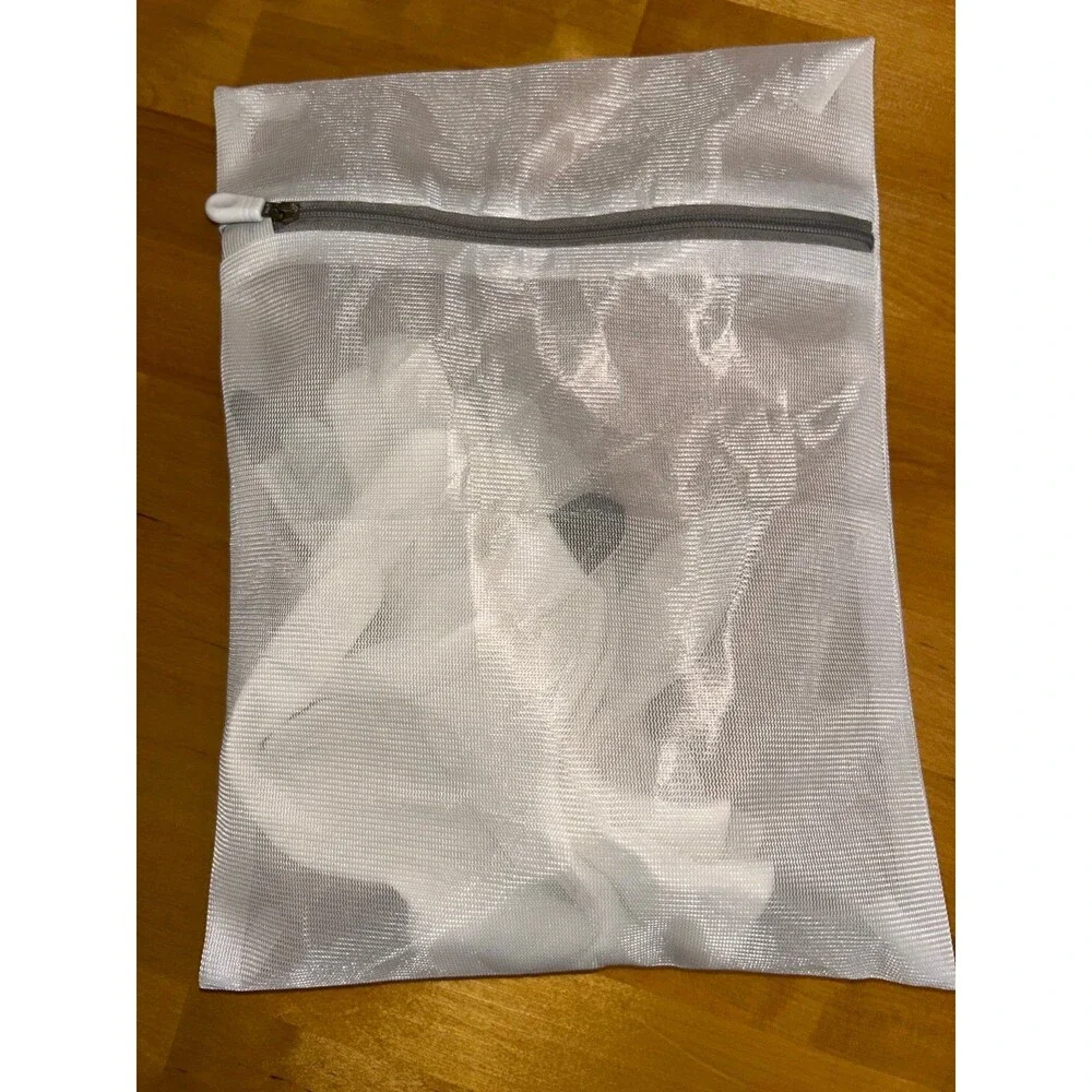 2 pairs of white cotton gloves with touchscreen sensitivity and carrying bag